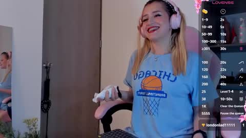 Snapshot of lollypetitte_ chatting on 02.07.25 Lolly online show from 02.07.25