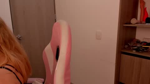 Snapshot of lollypetitte_ chatting on 02.15.25 Lolly online show from 02.15.25