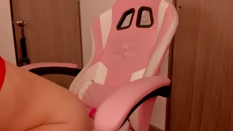 Snapshot of lollypetitte_ chatting on 02.18.25 Lolly online show from 02.18.25