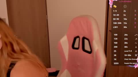 Snapshot of lollypetitte_ chatting on 02.20.25 Lolly online show from 02.20.25