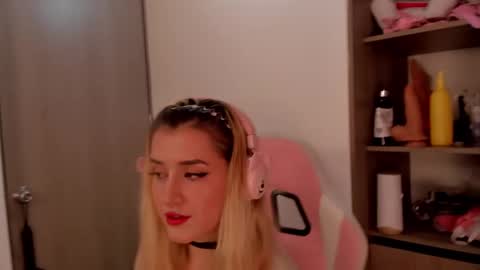 Snapshot of lollypetitte_ chatting on 03.03.25 Lolly online show from 03.03.25