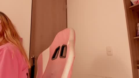 Snapshot of lollypetitte_ chatting on 03.11.25 Lolly online show from 03.11.25