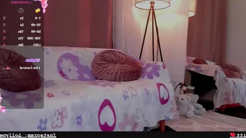 Snapshot of lollypetitte_ chatting on 12.15.25 Lolly online show from 12.15.25