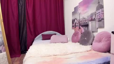 Snapshot of lolomercier chatting on 03.08.25 LoloMercier online show from 03.08.25