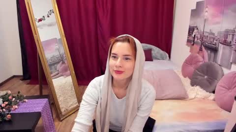 Snapshot of lolomercier chatting on 03.09.25 LoloMercier online show from 03.09.25