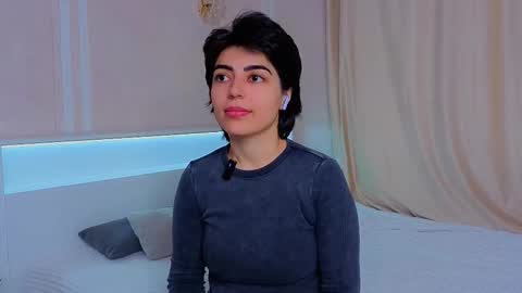 Snapshot of lomapum chatting on 10.28.25 Tessa online show from 10.28.25