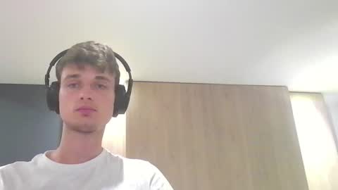 Snapshot of london_tomy chatting on 09.13.25 london_tomy online show from 09.13.25