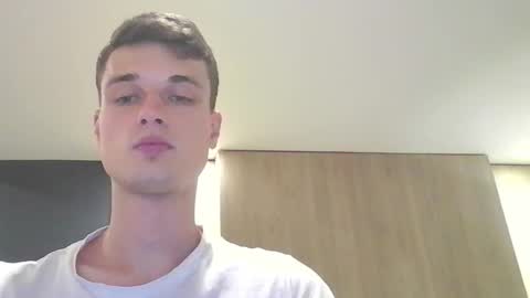 Snapshot of london_tomy chatting on 09.26.25 london_tomy online show from 09.26.25