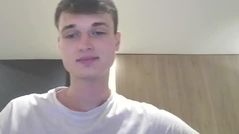 Snapshot of london_tomy chatting on 10.04.25 london_tomy online show from 10.04.25