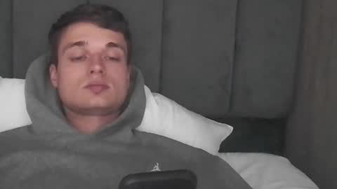 Snapshot of london_tomy chatting on 10.22.25 london_tomy online show from 10.22.25