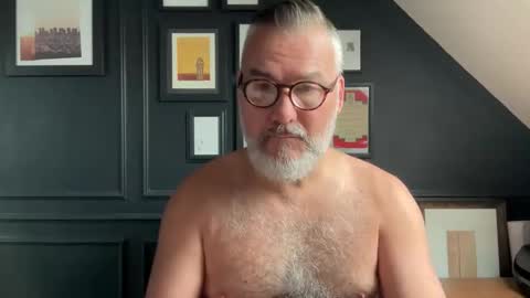 EnglishBear online show from 09.17.25