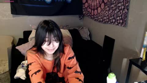 Snapshot of londonray chatting on 10.26.25 londonray online show from 10.26.25