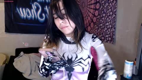 Snapshot of londonray chatting on 11.01.25 londonray online show from 11.01.25