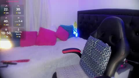 Jennifer  online show from 02.25.25