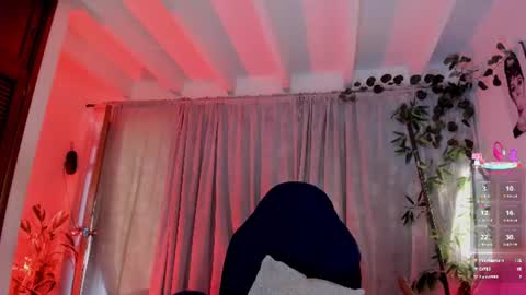 Snapshot of lonely_shewolf chatting on 07.22.26 Jennifer online show from 07.22.26