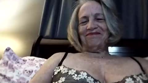 Snapshot of lonelylana1955 chatting on 10.22.25 lonelylana1955 online show from 10.22.25