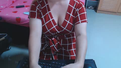 Snapshot of longasiansausage chatting on 10.15.25 TOPwithEXTRABiG online show from 10.15.25