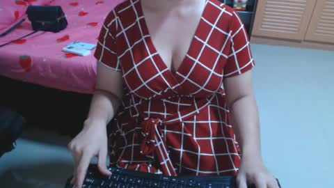 Snapshot of longasiansausage chatting on 10.17.25 TOPwithEXTRABiG online show from 10.17.25