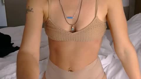 Snapshot of longlegstammy chatting on 11.04.25 Cutenurse91 online show from 11.04.25