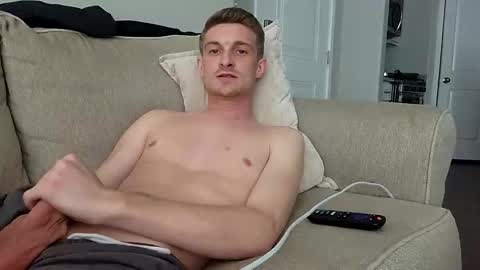 Snapshot of longroyaltyy chatting on 12.13.25 longroyaltyy online show from 12.13.25