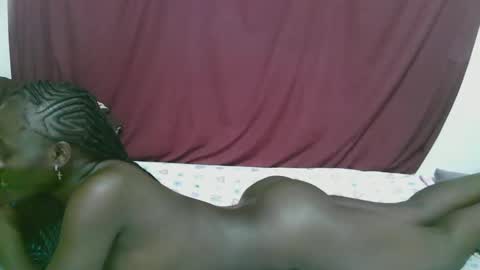 lora_amor online show from 10.10.25