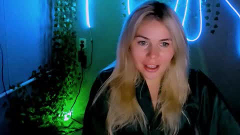 Lora online show from 09.15.25