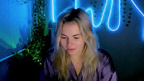 Lora online show from 09.22.25