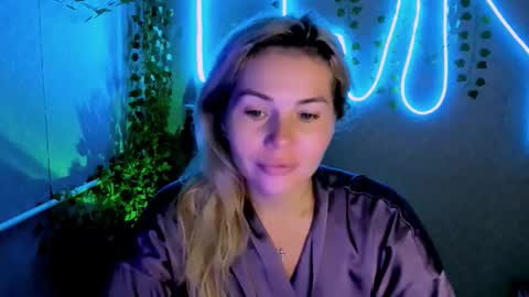 Lora online show from 09.23.25