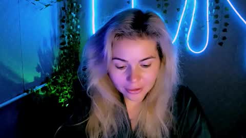 Lora online show from 09.24.25