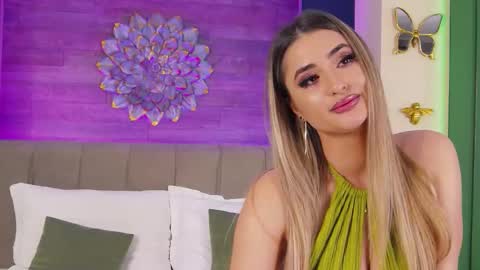 Snapshot of loradevine chatting on 02.05.26 Lora online show from 02.05.26