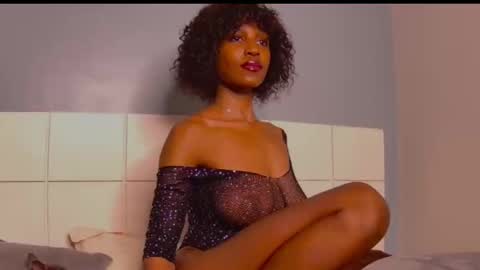 Snapshot of loraforreal chatting on 09.10.25 Blackcat online show from 09.10.25