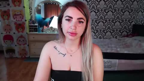 Queen LoraSinClare online show from 05.25.26