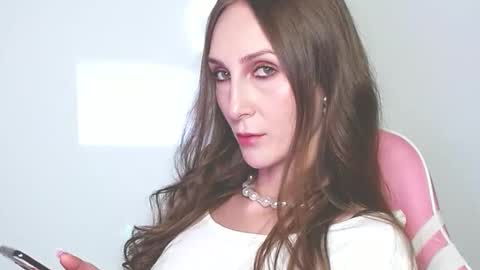 Lora  online show from 04.20.26