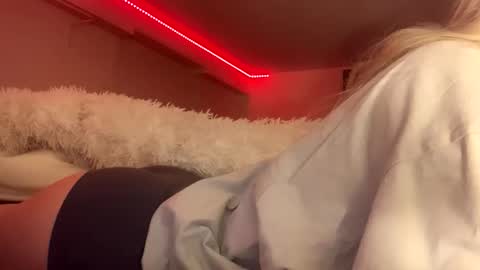 Lora online show from 11.20.25