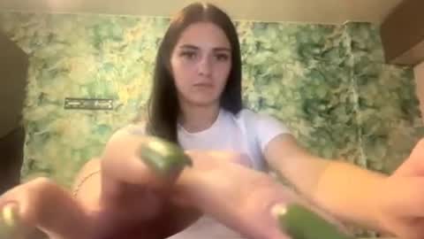 Snapshot of loreeluben chatting on 09.15.25 Olivia online show from 09.15.25