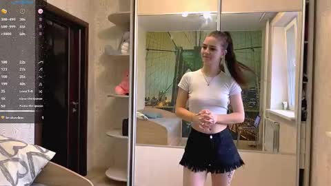 Snapshot of loreeluben chatting on 10.29.25 Olivia online show from 10.29.25