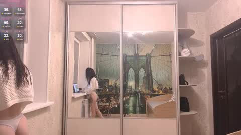 Snapshot of loreeluben chatting on 11.08.25 Olivia online show from 11.08.25