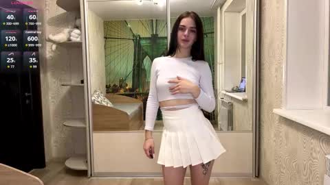 Snapshot of loreeluben chatting on 11.18.25 Olivia online show from 11.18.25
