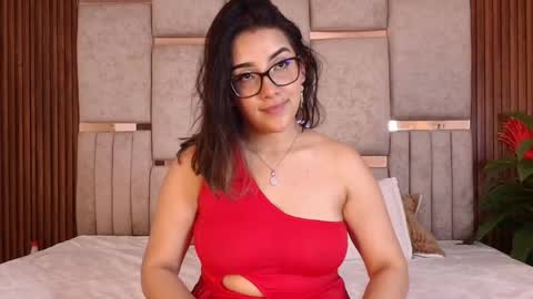  Lorein  online show from 10.10.25