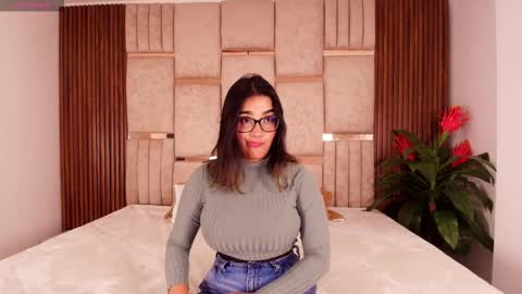  Lorein  online show from 10.16.25