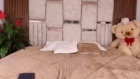  Lorein  online show from 11.24.25