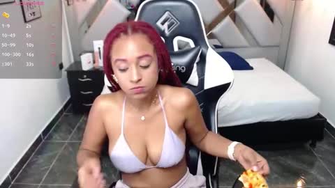 Snapshot of lorena_vieira_ chatting on 12.15.24 Lorena Vieira online show from 12.15.24