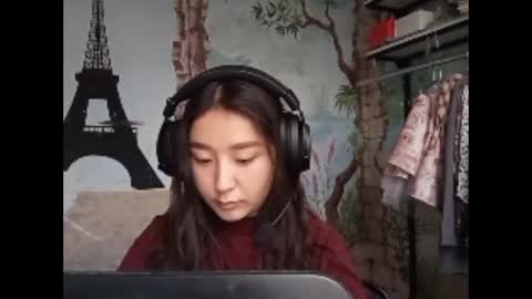 Snapshot of lorenelanosa chatting on 12.04.25 Sofia online show from 12.04.25