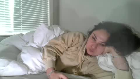 Snapshot of lorenlovely chatting on 11.21.25 lorenlovely online show from 11.21.25