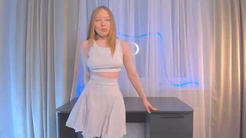 Snapshot of lorenpiyano chatting on 12.15.25 Lola online show from 12.15.25