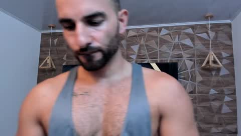  L O R E N Z O  Thumbs Up help  online show from 01.29.25