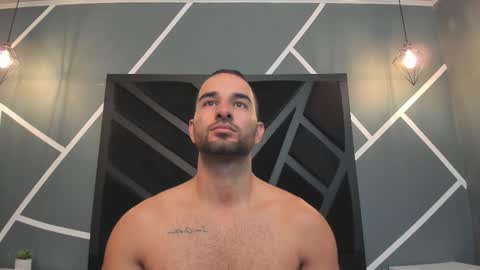  L O R E N Z O  Thumbs Up help  online show from 10.04.25