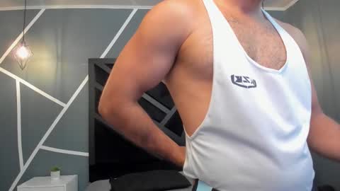  L O R E N Z O  Thumbs Up help  online show from 10.06.25