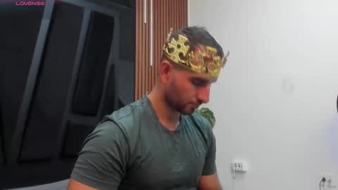  L O R E N Z O  Thumbs Up help  online show from 11.01.25