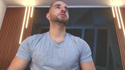  L O R E N Z O  Thumbs Up help  online show from 02.14.26